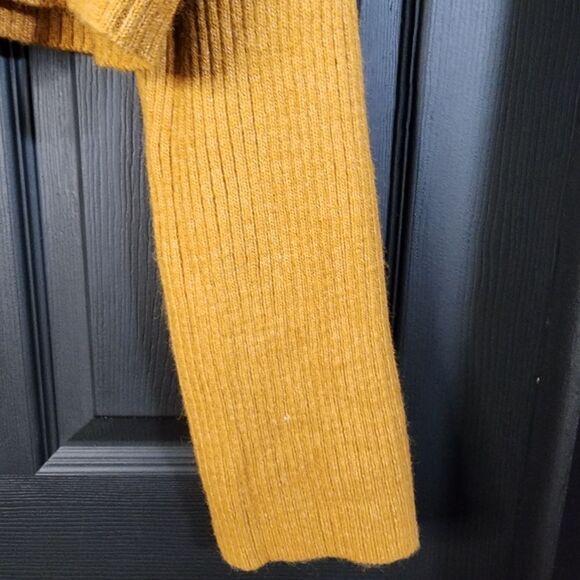 Forever 21 Cropped Ribbed Hooded Sweater - Picture 8 of 10